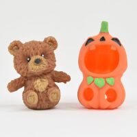 Kögler Teddybären mit Halloween Klamotten TPR...